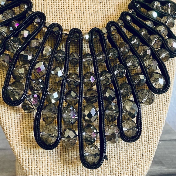 Gorgeous gray beaded necklace - Picture 3 of 5